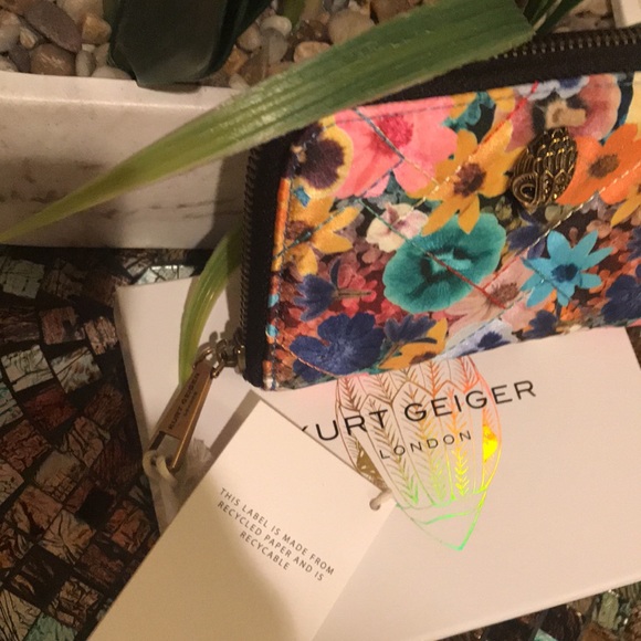 KURT GEIGER Small Zip Around Wallet Nylon Floral OPEN MISCELLANEOUS - Picture 14 of 17